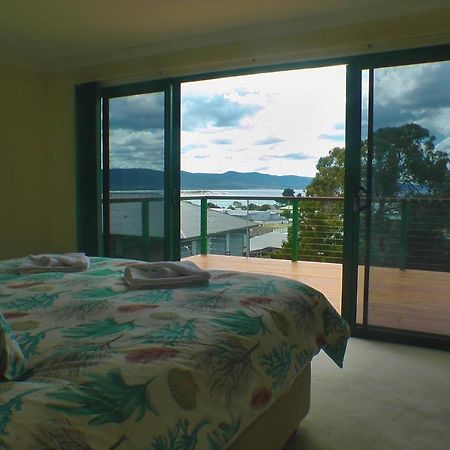 'The Lookout' At 27 Fraser Street Bicheno Exterior foto
